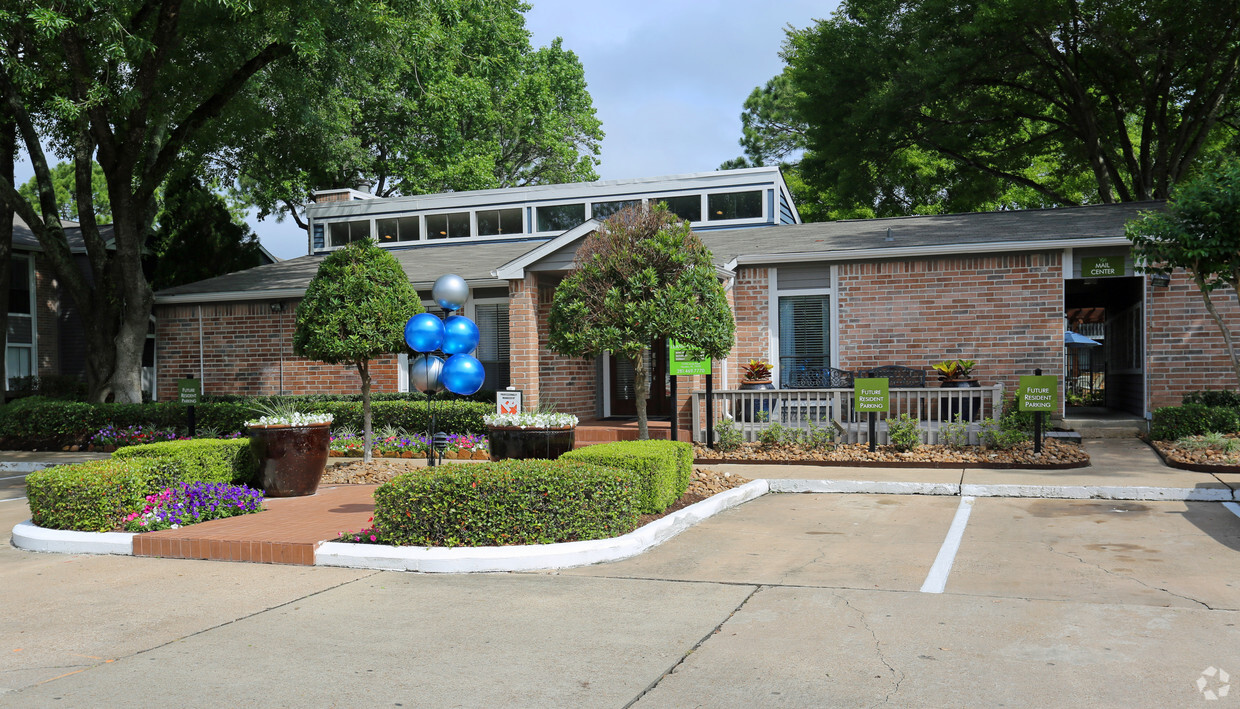 Primary Photo - Vantage Point Apartments