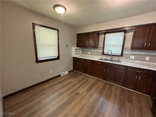 Building Photo - 48 N Navarre Ave