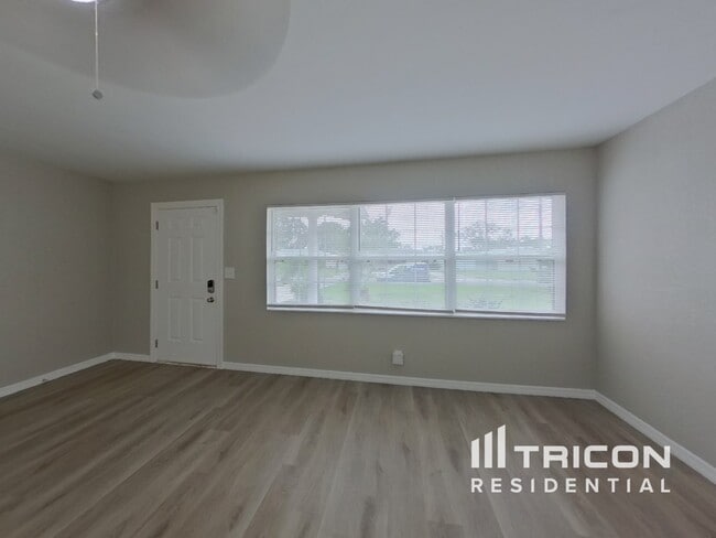 Foto del edificio - 833 43rd Ave NE