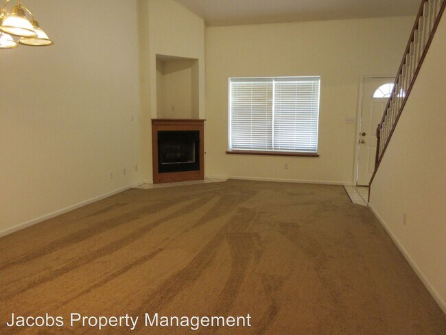 Building Photo - 1619-1621 Juniper Dr