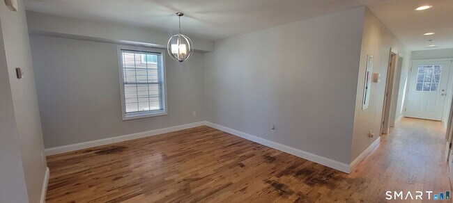 Building Photo - 537 Winchester Ave