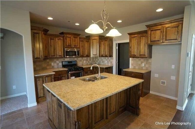 Building Photo - Fabulous 4BR Home Walking Distance to Ston...