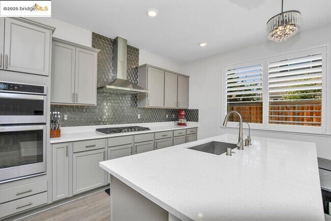 Building Photo - 278 Sespe Creek Ave.