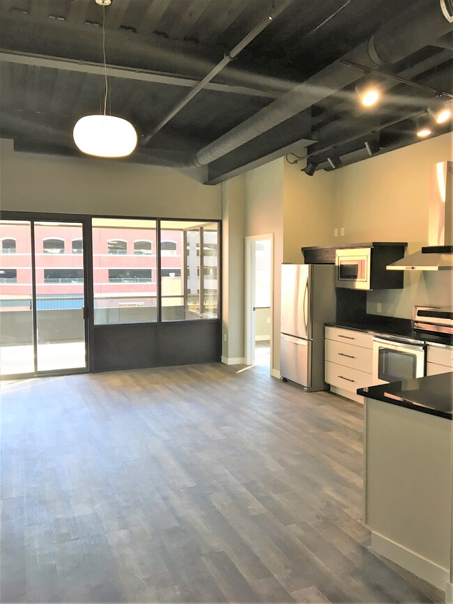 Kitchen C - Mall Plaza Lofts