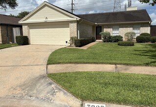 Building Photo - 3207 E Heatherock Cir