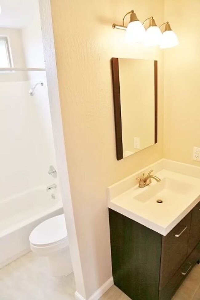 Foto del edificio - San Ramon Single Story 3 Bd/2 Ba, New Pain...