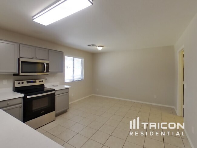 Building Photo - 5721 S 34th Avenue Phoenix AZ