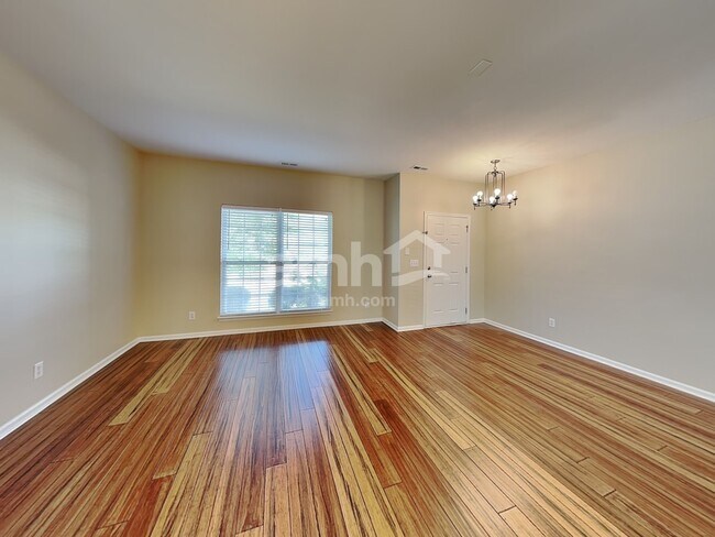 Building Photo - 2015 Bridleside Dr