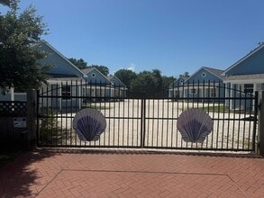 Building Photo - 419 W Concho St