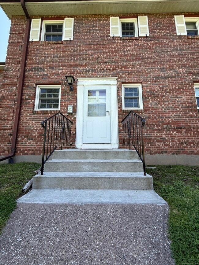 Building Photo - 436 E Center St