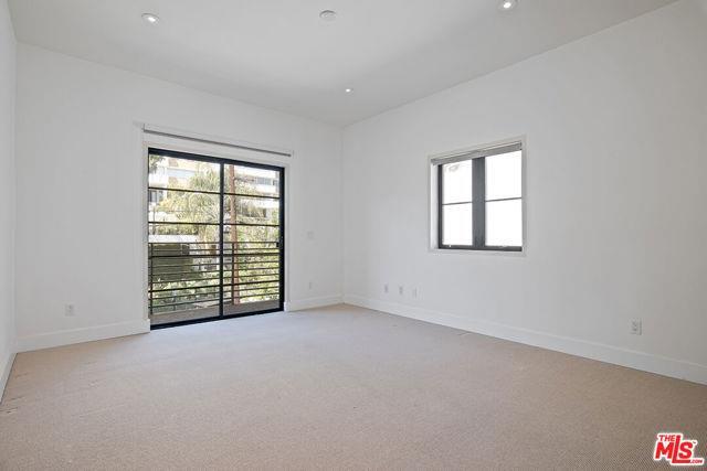 Foto del edificio - 8788 Shoreham Dr