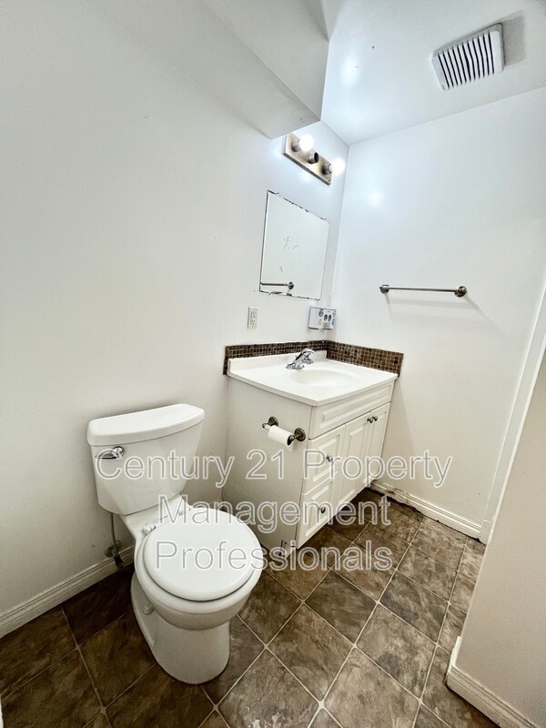 Building Photo - 12915 69 St NW