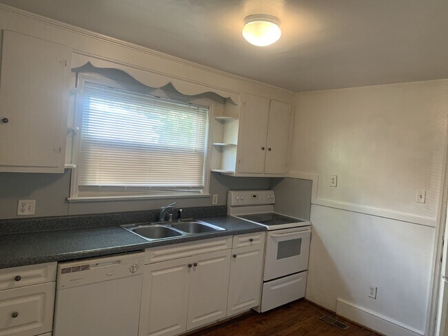 Foto del edificio - 1228 Wasena Ave SW