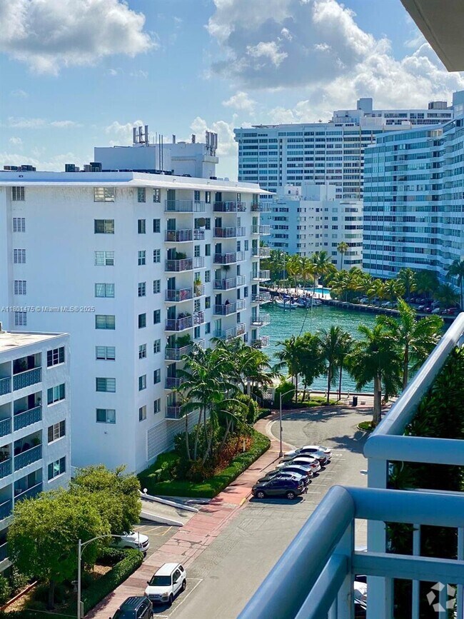 Building Photo - 1345 Lincoln Rd