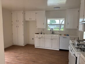 Building Photo - 2730 Knoxville Ave