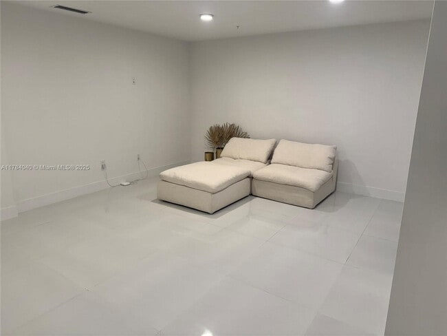 Foto del edificio - 10950 NW 82nd St