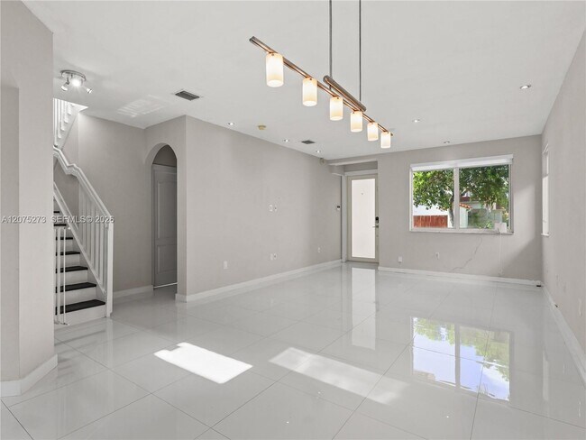 Foto del edificio - 15392 SW 25th Terrace
