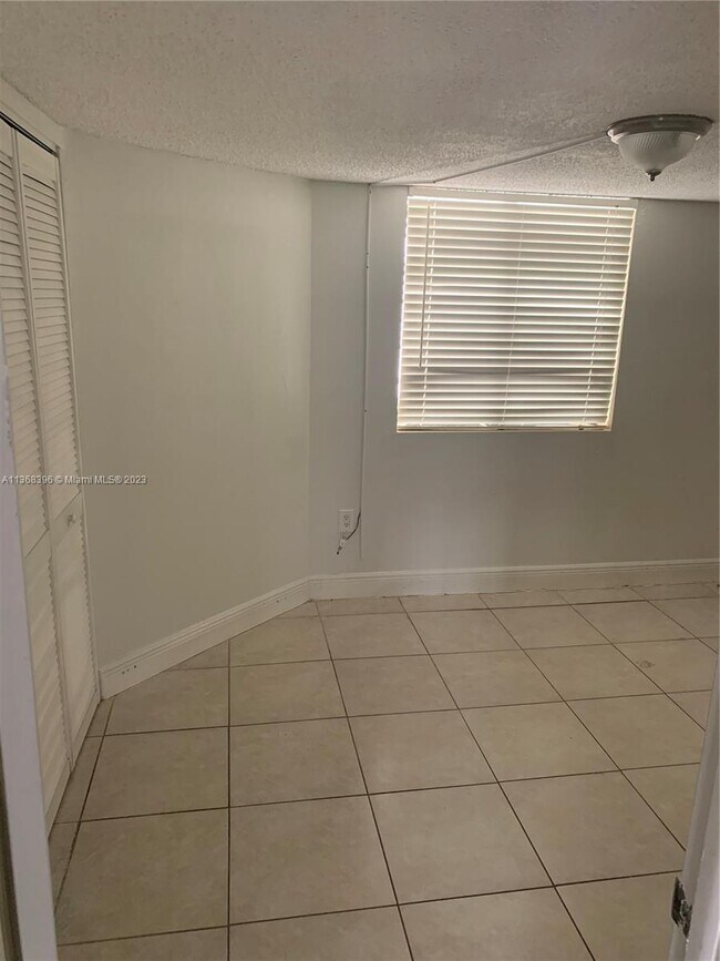 Foto del edificio - 8335 SW 152nd Ave