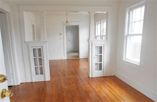 Building Photo - SINGLE FAMILY RANCH
