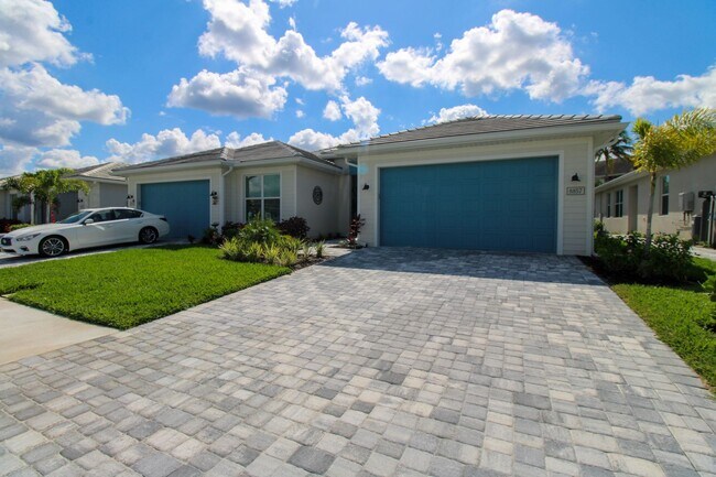 Building Photo - ***LUXURY VILLA IN SEVEN SHORES ***BRAND NEW***PROFESSIONALLY DECORATED***SHORT-TERM or ANNUAL***