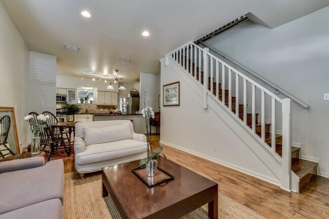 Building Photo - 803 Newman Dr
