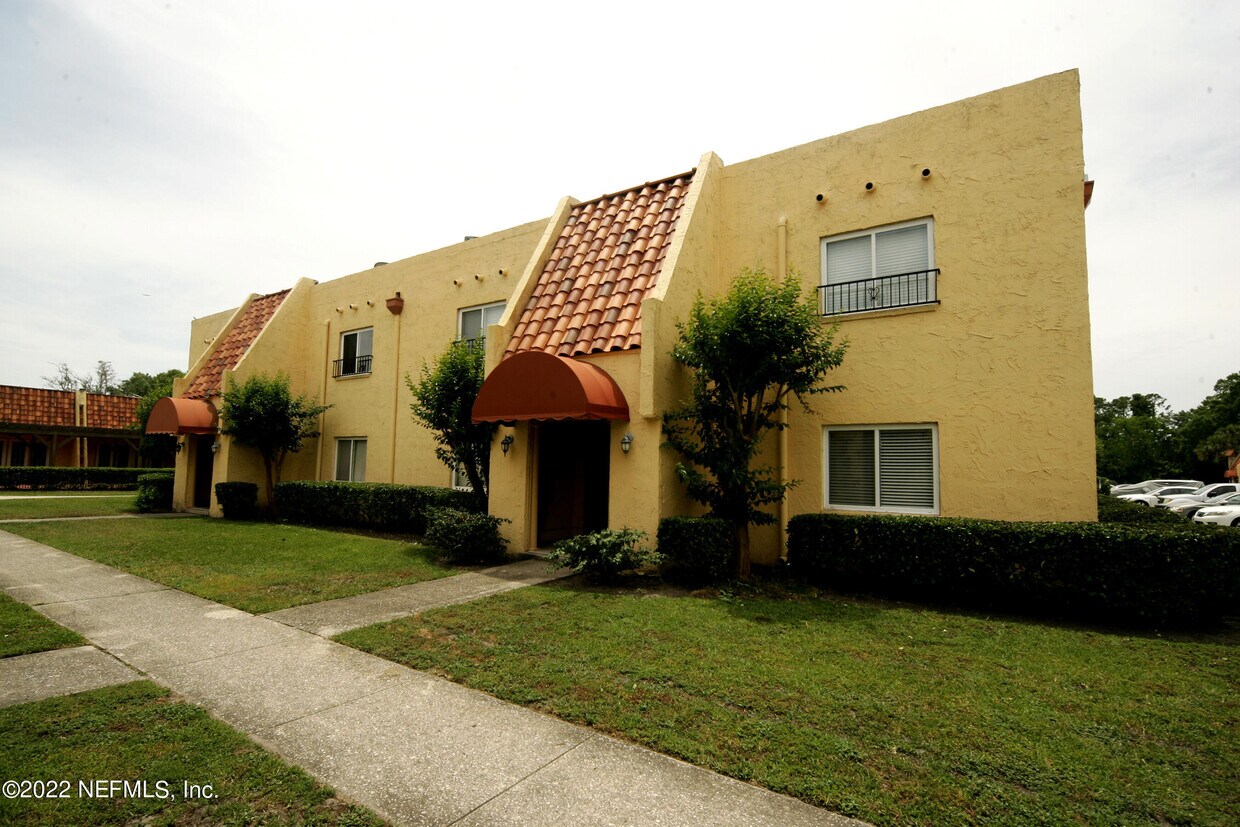 3900 Mission Dr Unit 6, Jacksonville, FL 32217 Condo for Rent in