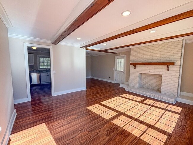 Building Photo - 14 Laurie St