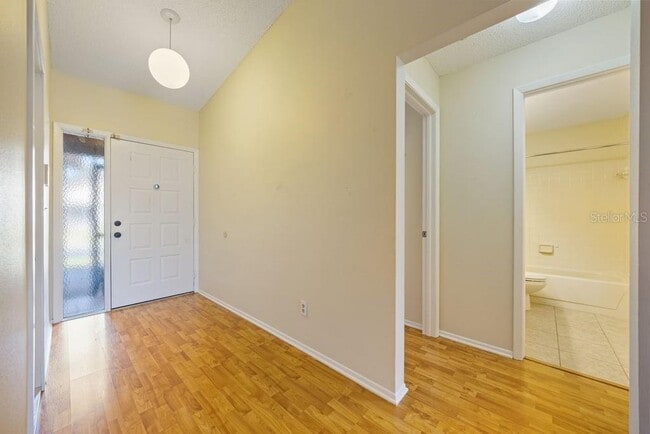 Foto del edificio - 4071 Shoreside Cir