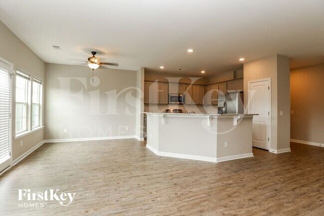 Building Photo - 770 Redbud Ln