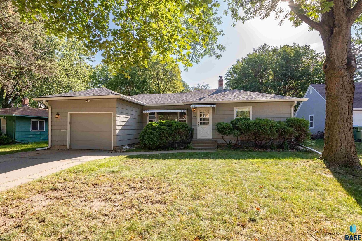 2424 S Center Ave, Sioux Falls, SD 57105 House Rental in Sioux Falls