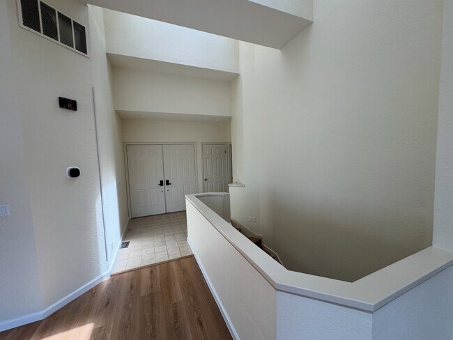 Foto del edificio - 6120 Lakeview Cir