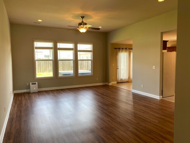 Foto del edificio - 5807 Islip Dr