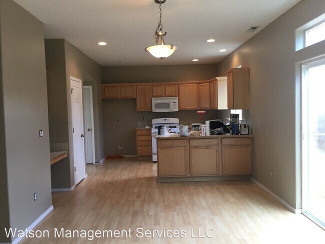 Foto del edificio - 4 br, 2.5 bath House - 736 Cameron St. NE