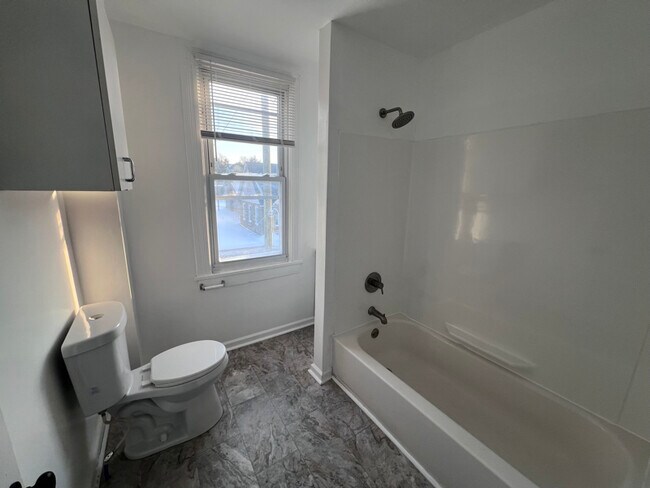 Building Photo - 427 Fourth St