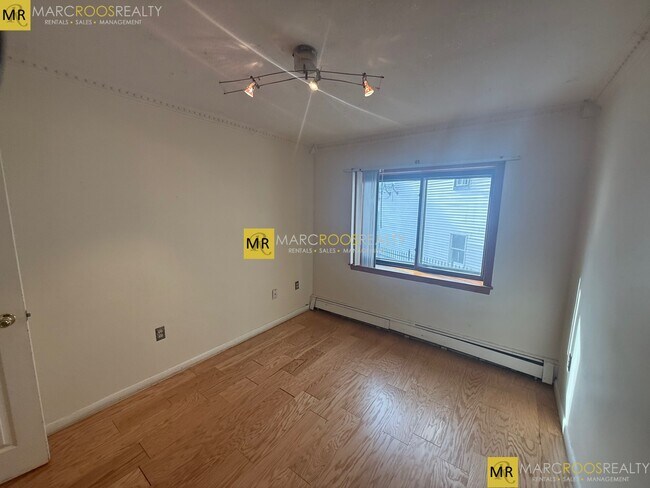 Foto del edificio - 1030 Bennington St