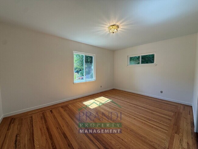 Building Photo - 312 Las Flores Ave