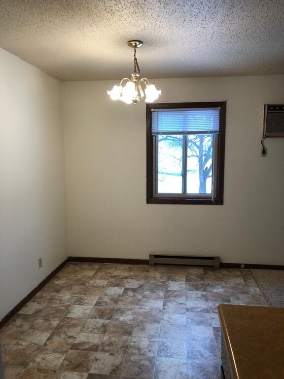Foto principal - 213 S Main St