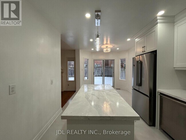 Building Photo - 49 Melville St