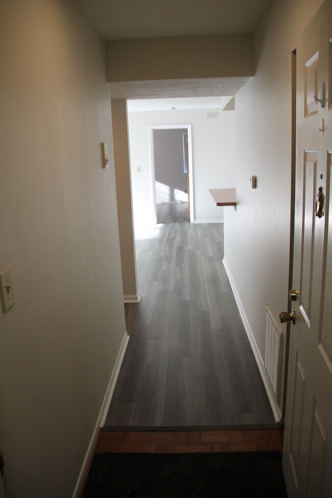 Entry - 1411 Lake Pointe Way