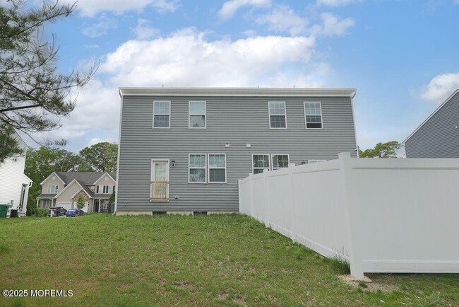 Building Photo - 1214 Peterson Way