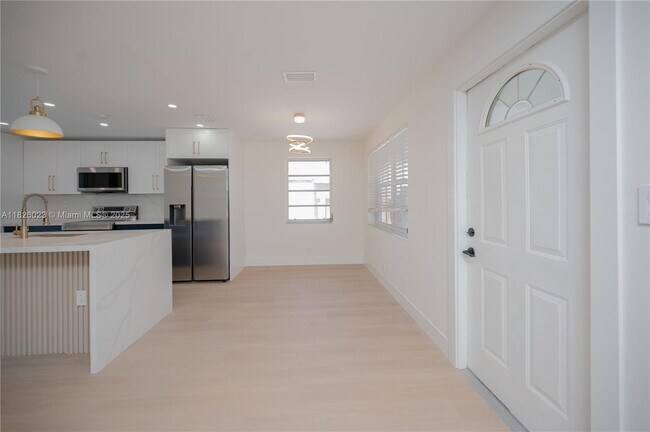 Foto del edificio - 3751 NE 17th Ave