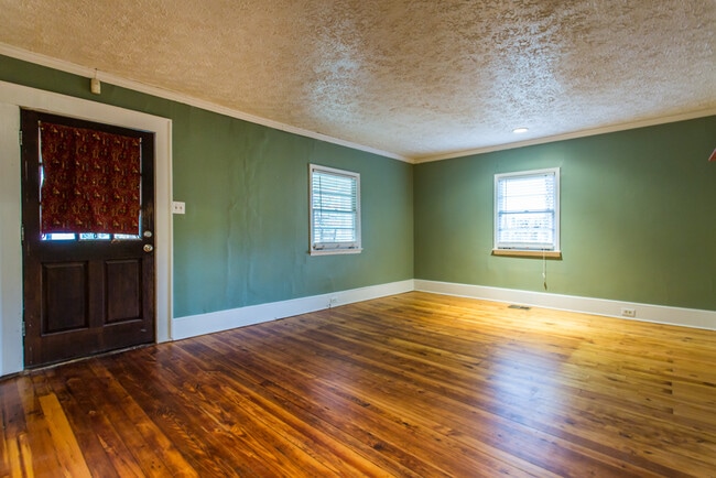 Building Photo - 1327 Miller Reed Ave SE