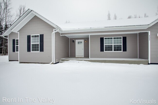 Building Photo - 4522-4528 W Fraser Dr