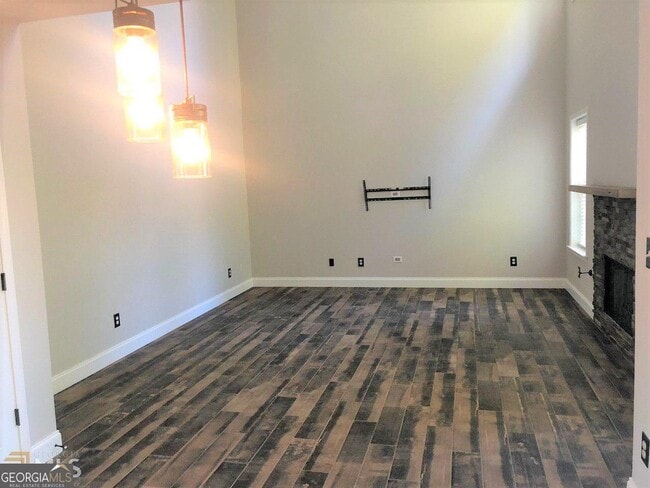 Building Photo - 3320 Northcliff Dr