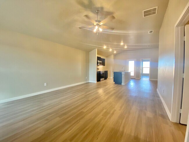 Building Photo - Great 3/2/2 now available in Bell Farms.