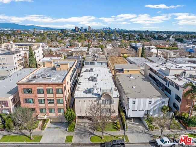 Foto del edificio - 328 S Elm Dr