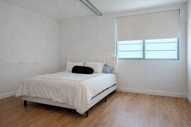 Foto del edificio - 690 SW 1st Ct