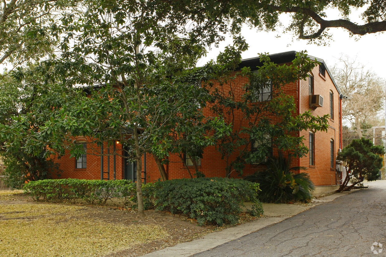 Primary Photo - 304 E Melrose Pl