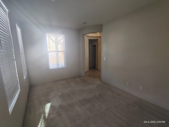 Foto del edificio - 5820 Addy Ln