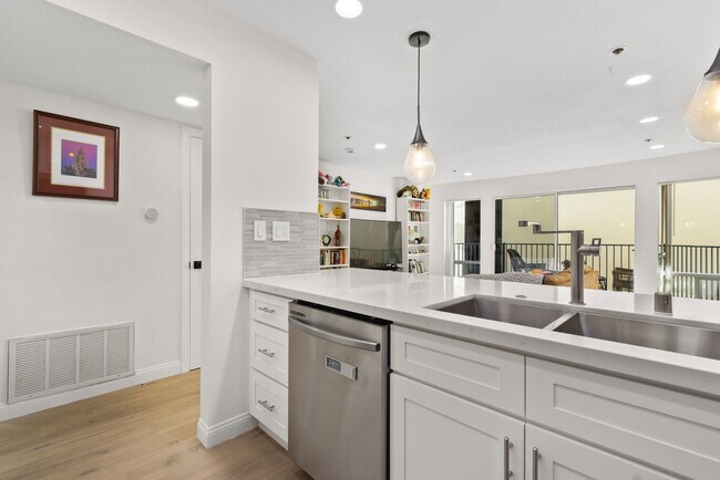 Foto del edificio - Modern Living Meets Urban Charm in Bankers...